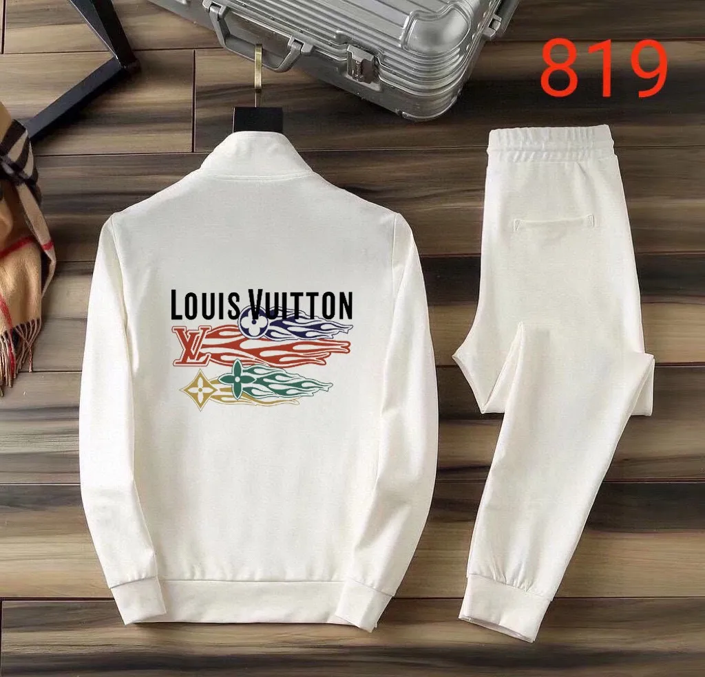 🅿️420 [LV Louis Vuitton] (Fat Man Gospel) hot-selling suit is coming. Focus on the original version of the official website. 2025 new hot-selling cardigan sweater suit. The original order is the best. 🇭🇰The meticulous work of top designers is dedicated to a fitting and perfect upper body effect. All-natural high-quality Roman cotton 100%, close-fitting comfort, noble and elegant! Original hardware embodies elegance and nobility! Counter size: M-5XL (maximum wear up to 220 pounds)